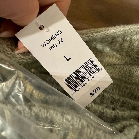 Women's Green Knit Pullover Sweater Long Sleeve Relaxed Fit Size L - NWT - Picture 7 of 9